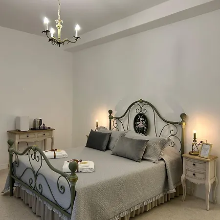 Lacerno Bed & Breakfast 3*
